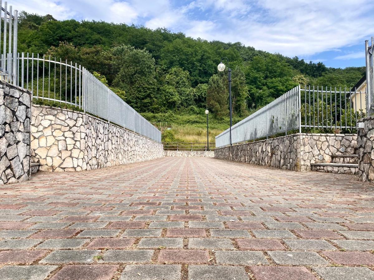 Le Village Sarzana Kültér fotó